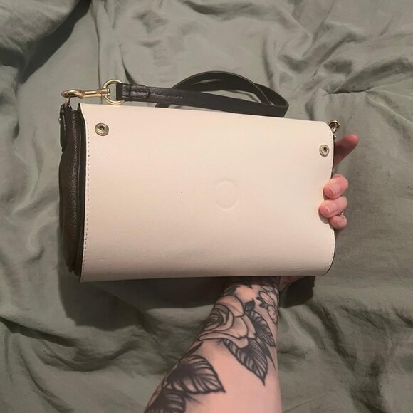 Coach Signature Reversible Flap Crossbody Purse - Picture 4 of 7